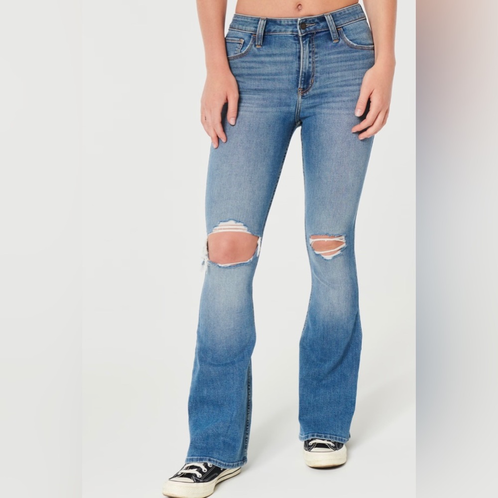 Hollister High Rise 1-R ripped Medium Was jeans, still in original packaging NWT